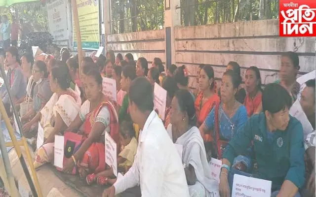 প্ৰতিবাদকাৰীৰ একাংশ  