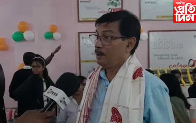 অসমীয়া প্ৰতিদিন কাকতৰ সহযোগী সম্পাদক প্ৰকাশ মহন্ত  