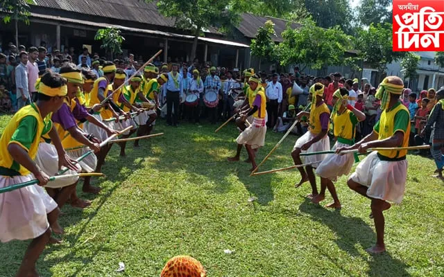 স্থানীয় পৰম্পৰাগত নৃত্য  