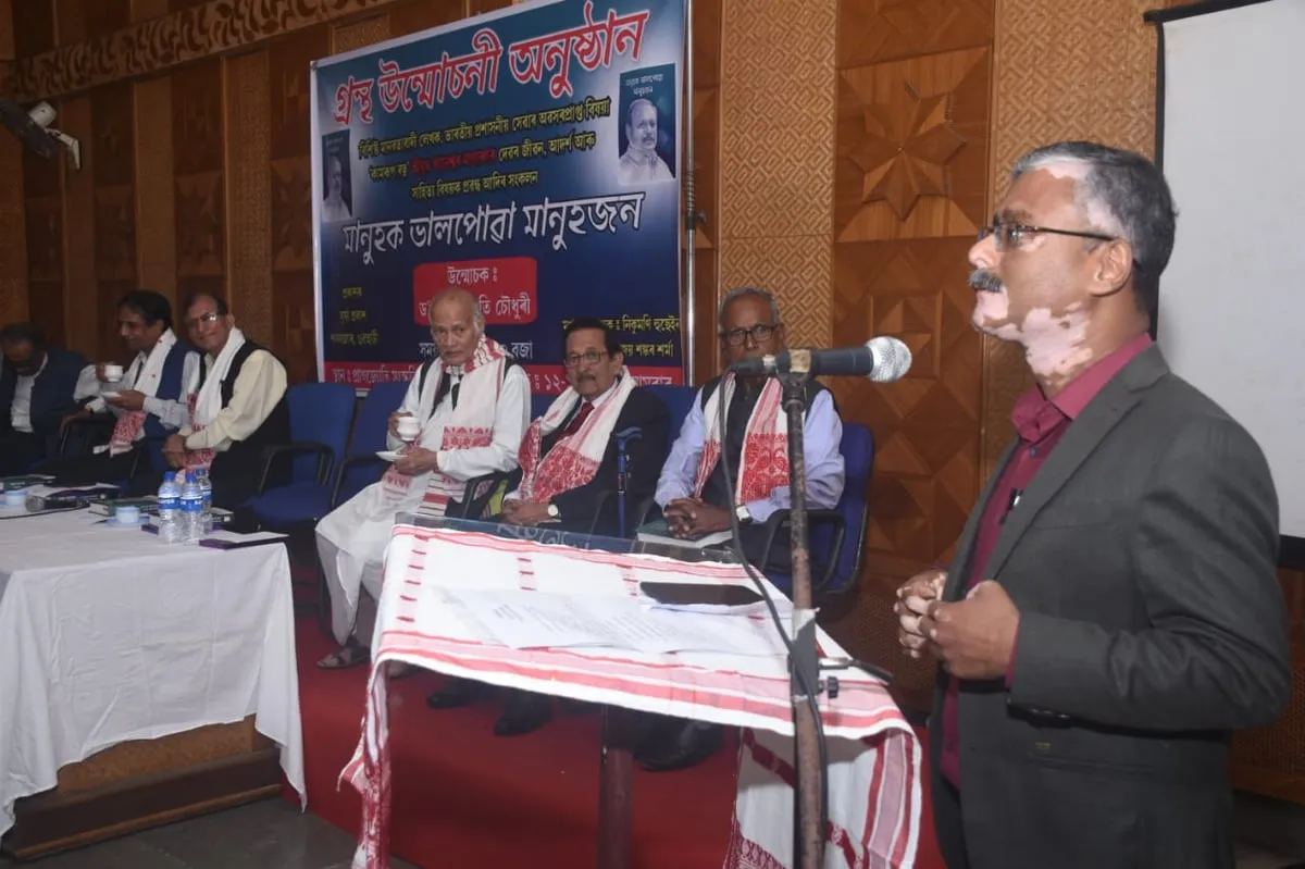 নিৱন্ধকাৰ ময়ূৰ বৰা  
