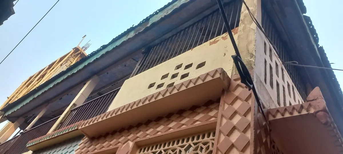 দূৰৰ পৰা বিবেকানন্দ থাকি যোৱা ঘৰটোৰ এক দৃশ্যংশ।    