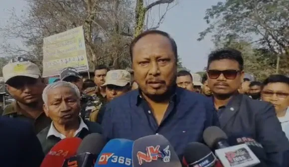 প্ৰতিবাদকাৰীক আশ্বাস বিধায়ক পদ্ম হাজৰিকাৰ  