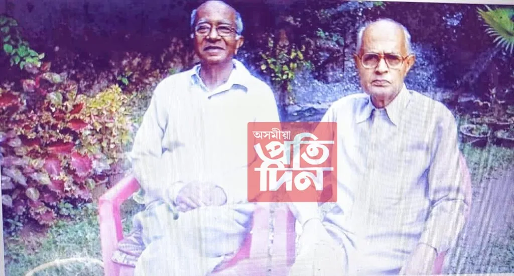 বন্ধু, প্ৰশাসনিক বিষয়া দিলীপ বৰঠাকুৰৰ সৈতে নীলমণি ফুকন। বৰুৱা বামুণগাওঁ চেনিকলৰ প্ৰাক্তন সঞ্চালক তথা কবিৰ অভিন্ন হৃদয়ৰ এইগৰাকী বন্ধুৰ নামতেই উৎচৰ্গা কৰিছিল তেওঁৰ জীৱনৰ প্ৰথমখন কাব্যগ্ৰন্থ 'কাব্য হেনো নামি আহে এই নদীয়েদি'   