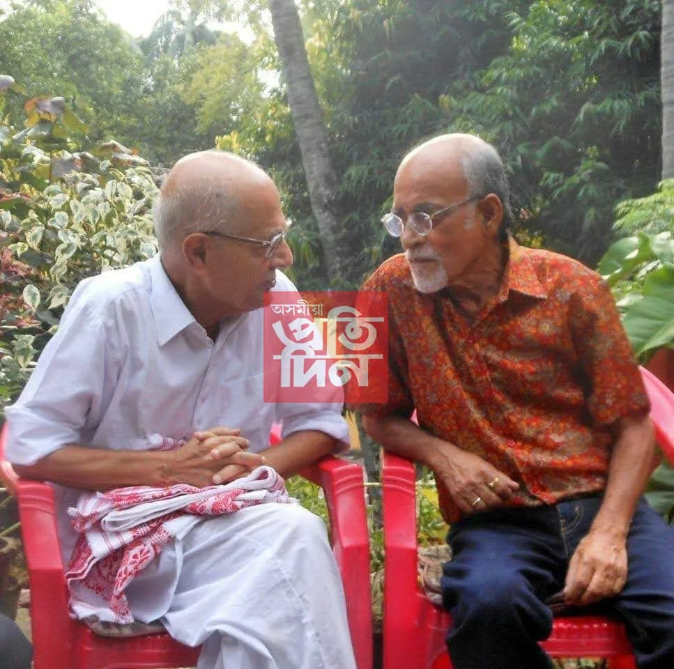 জ্ঞানপীঠ বঁটা বিজয়ী নীলমণি ফুকন কেৱল কবিয়েই নাছিল। আছিল চিত্ৰ শিল্পীও। সেয়ে চিত্ৰ শিল্প জগতখনৰ বাবেও আছিল তেওঁ অভিভাৱক স্বৰূপ। প্ৰায়েই বিশিষ্ট চিত্ৰ শিল্পীসকলে তেওঁৰ পৰামৰ্শ ল'বলৈ গৈছিল। তেনে এক নিবিড় মুহূৰ্তক এইদৰেই কেমেৰাৰ লেঞ্চে বান্ধি থৈ গ'ল ননী বৰপূজাৰী আৰু নীলমণি ফুকন।   