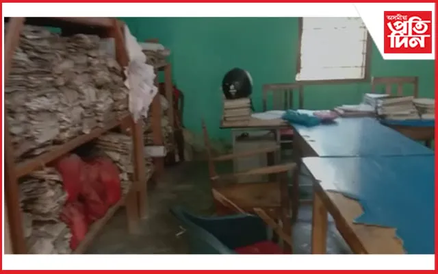 কাৰ্যালয় এৰি বেৰেকত ব্যস্ত হয় জুৱা খেলত  