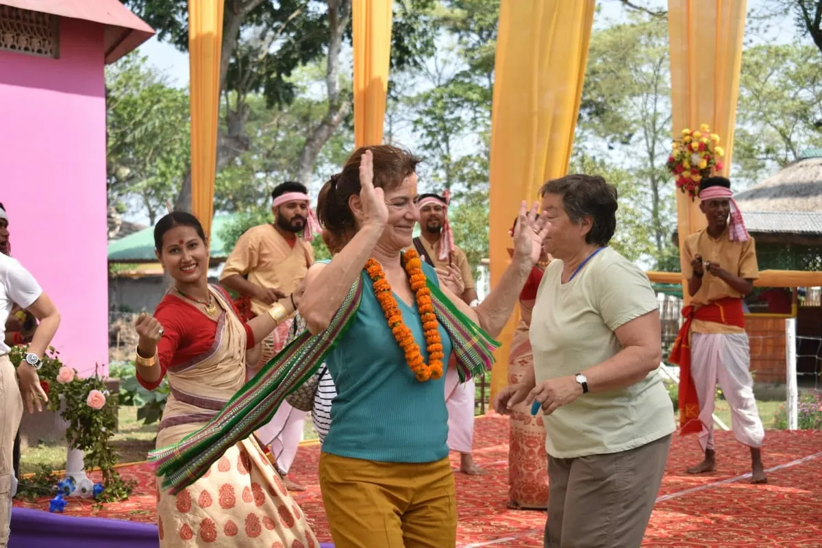 এম ভি গংগা বিলাসৰ যাত্ৰীয়ে এইদৰেই বিলিন হৈ গৈছিল অসমৰ সংস্কৃতিৰ সৈতে  
