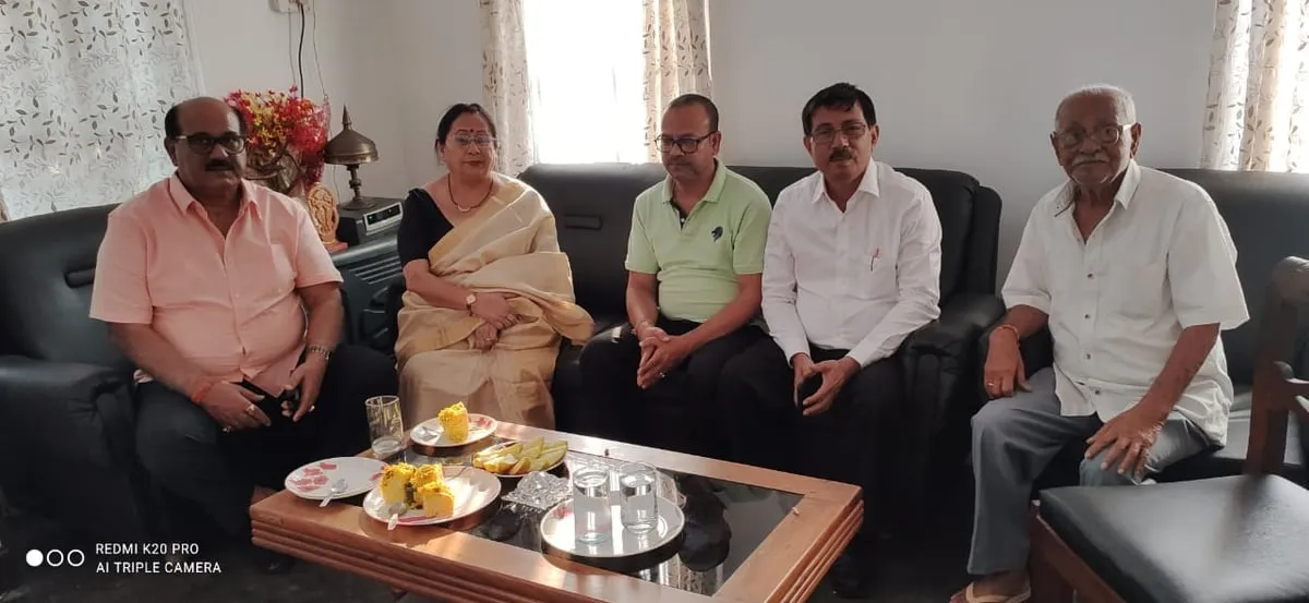 সদ্যপ্ৰয়াতা তিনি বিশিষ্ট নাৰীৰ বাসগৃহত উপস্থিত প্ৰতিদিন গোষ্ঠীৰ স্বত্বাধীকাৰী তথা সম্পাদক জয়ন্ত বৰুৱা  