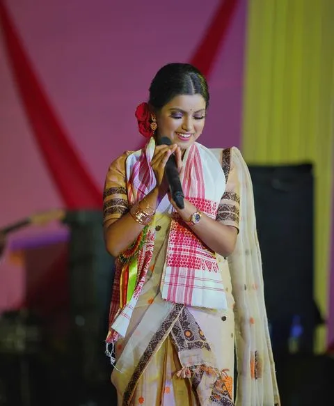 নাহিদ আফ্ৰিন  