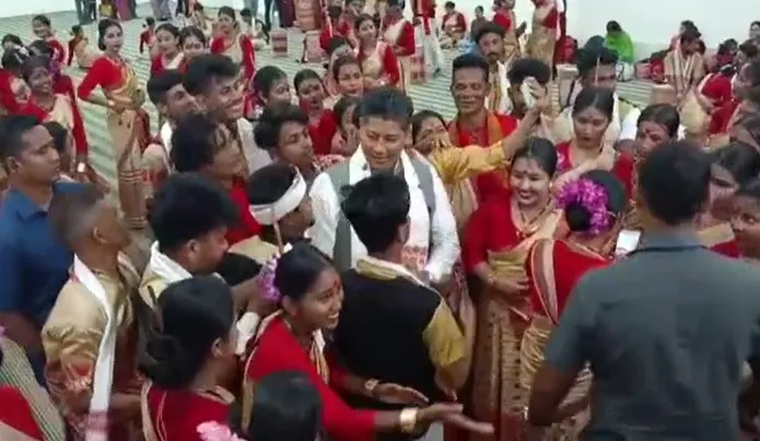 বিহুৱা-বিহুৱতীসকল  
