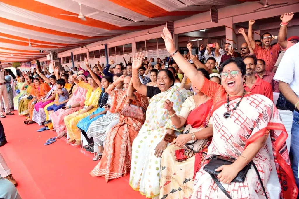 বন্দে ভাৰত এক্সপ্রেছৰ মুকলি  