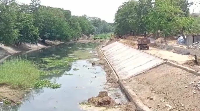কলং খনন আৰু নিকাকৰণ কাৰ্য  