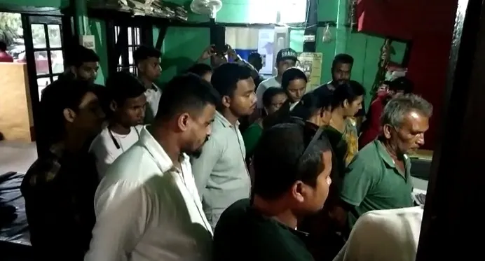 থানা ঘেৰাও হুংকাৰ  