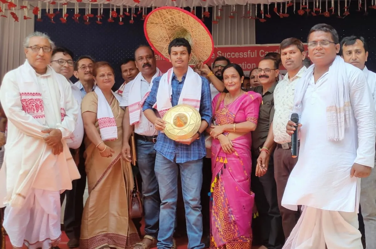 শিক্ষাগুৰুসহ পাৰ্থপ্ৰতিম ভূঞা  