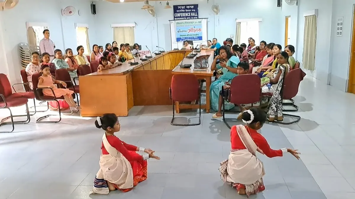 কণমানি দুগৰাকীৰ নৃত্য  
