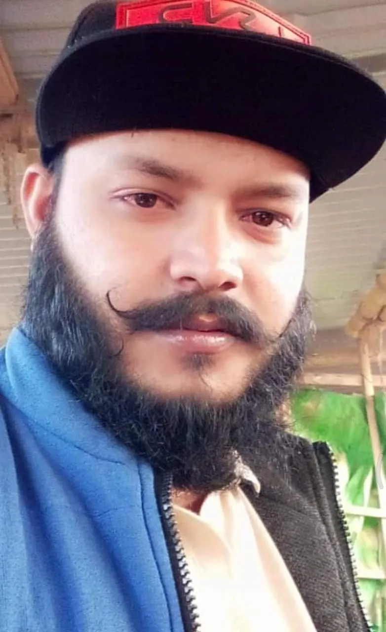 মনোৱাৰ আলী  