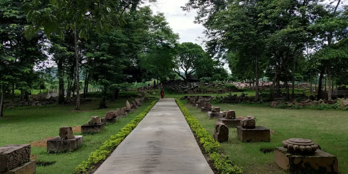 এইদৰেই উদ্যাণৰ ৰূপ দিয়া হৈছে বিশ্বকৰ্মা মন্দিৰৰ চৌহদক  