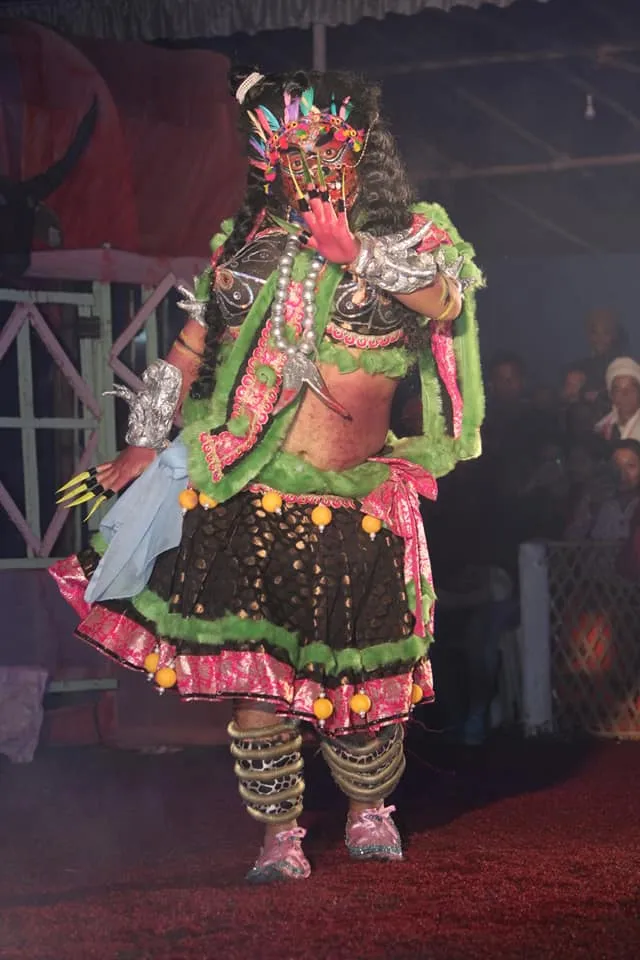 মধ্যঅসমৰ ৰাসত নৃত্যৰত অৱস্থাত শংখচুড়  