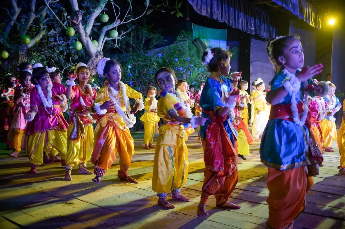 গোপ বালকৰ নৃত্য  