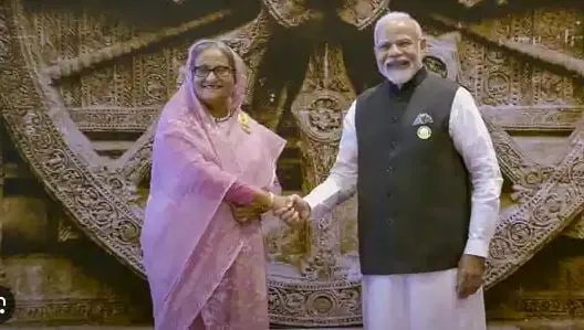 ভাৰতৰ প্ৰধানমন্ত্ৰী নৰেন্দ্ৰ মোডীৰ সৈতে শ্বেইখ হাছিনা। জি-২০ সন্মিলনৰ সময়ত দুয়োকে দেখা গৈছিল এইদৰে।   User