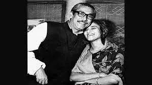 'বংগ বন্ধু' হিচাপে খ্যাত পিতৃ শ্বেইখ মুজিবুৰ ৰহমানৰ সৈতে শ্বেইখ হাছিনা  