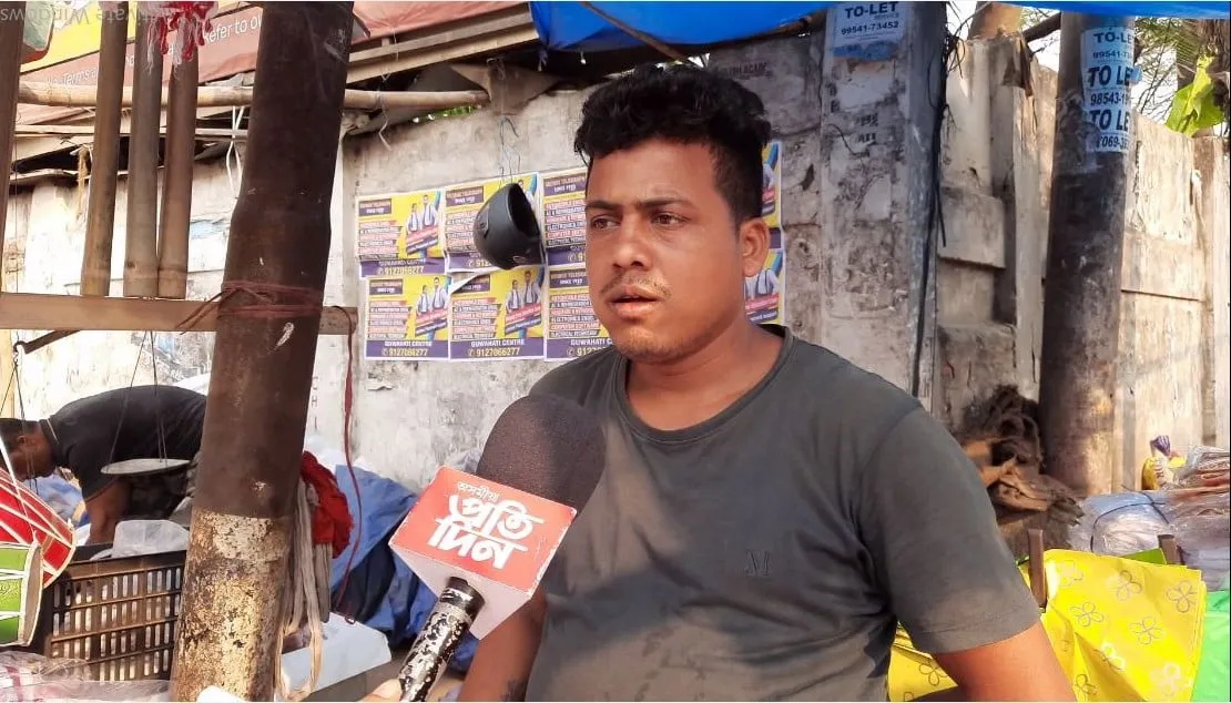 জ্যোতিষ বৈশ্যয় ক'লে নিৰ্বাচনে বৰ বেয়াকৈ প্ৰভাৱ পেলাইছে তেওঁৰ ব্যৱসায়ত। তেওঁৰ কপালত চিন্তাৰ ৰেখা।  User