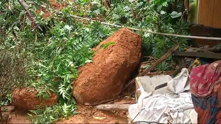 পাথৰকুঁৱৰীত ভয়ংকৰ ভূমিস্খলনৰ ঘটনা  
