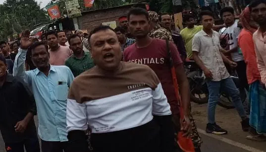 আক্ৰমণকাৰী  