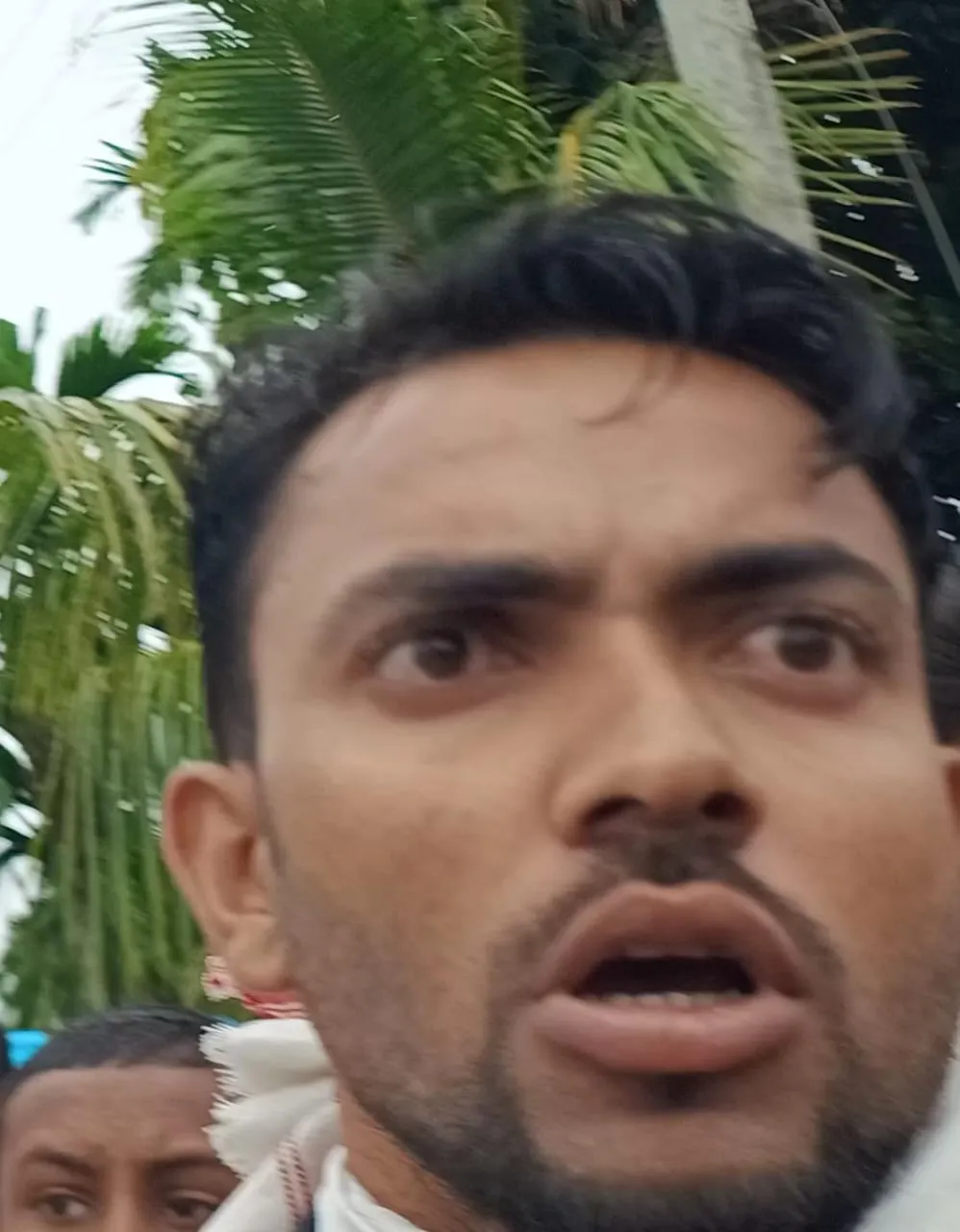 আক্ৰমণকাৰী  
