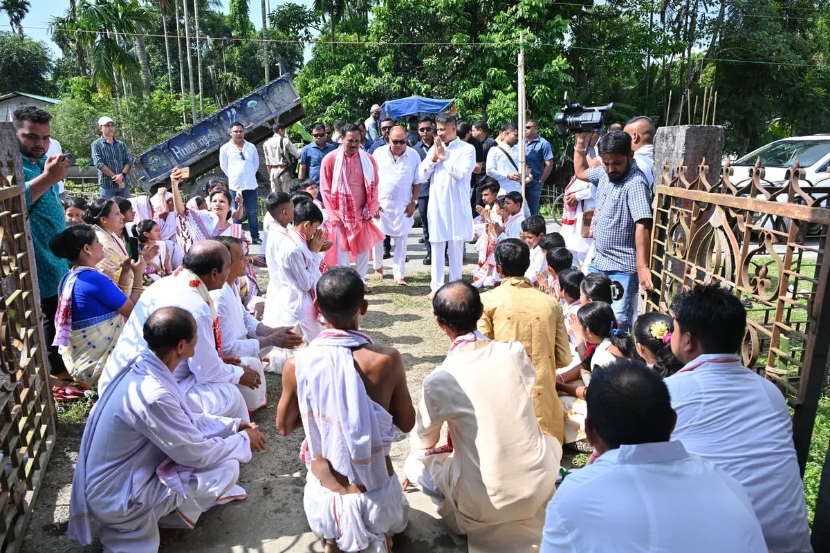 নিৰ্বাচনী প্ৰচাৰত ব্যস্ত মন্ত্ৰী পীযুষ হাজৰীকা  