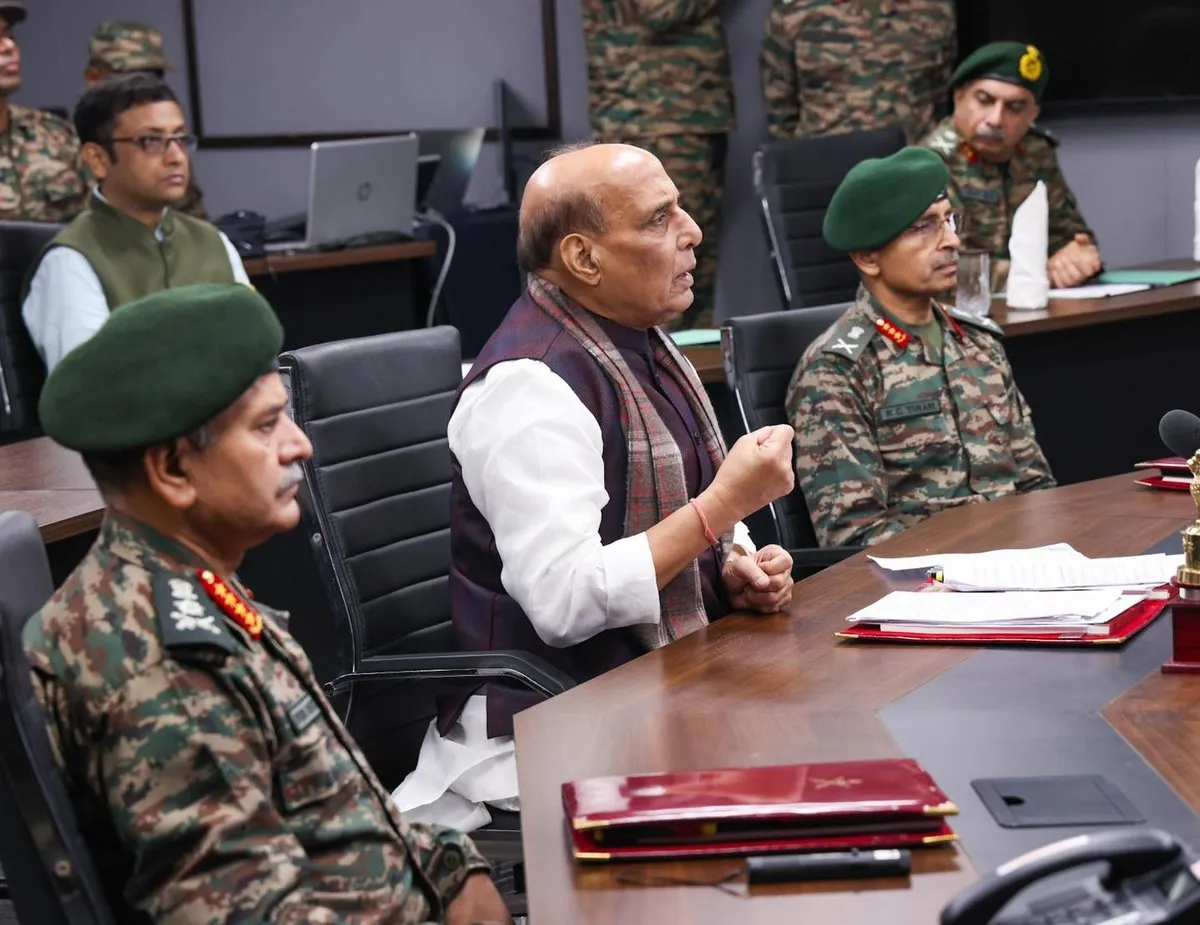 আলোচনা হৈ থকাৰ সময়ৰ এখন ফটো  