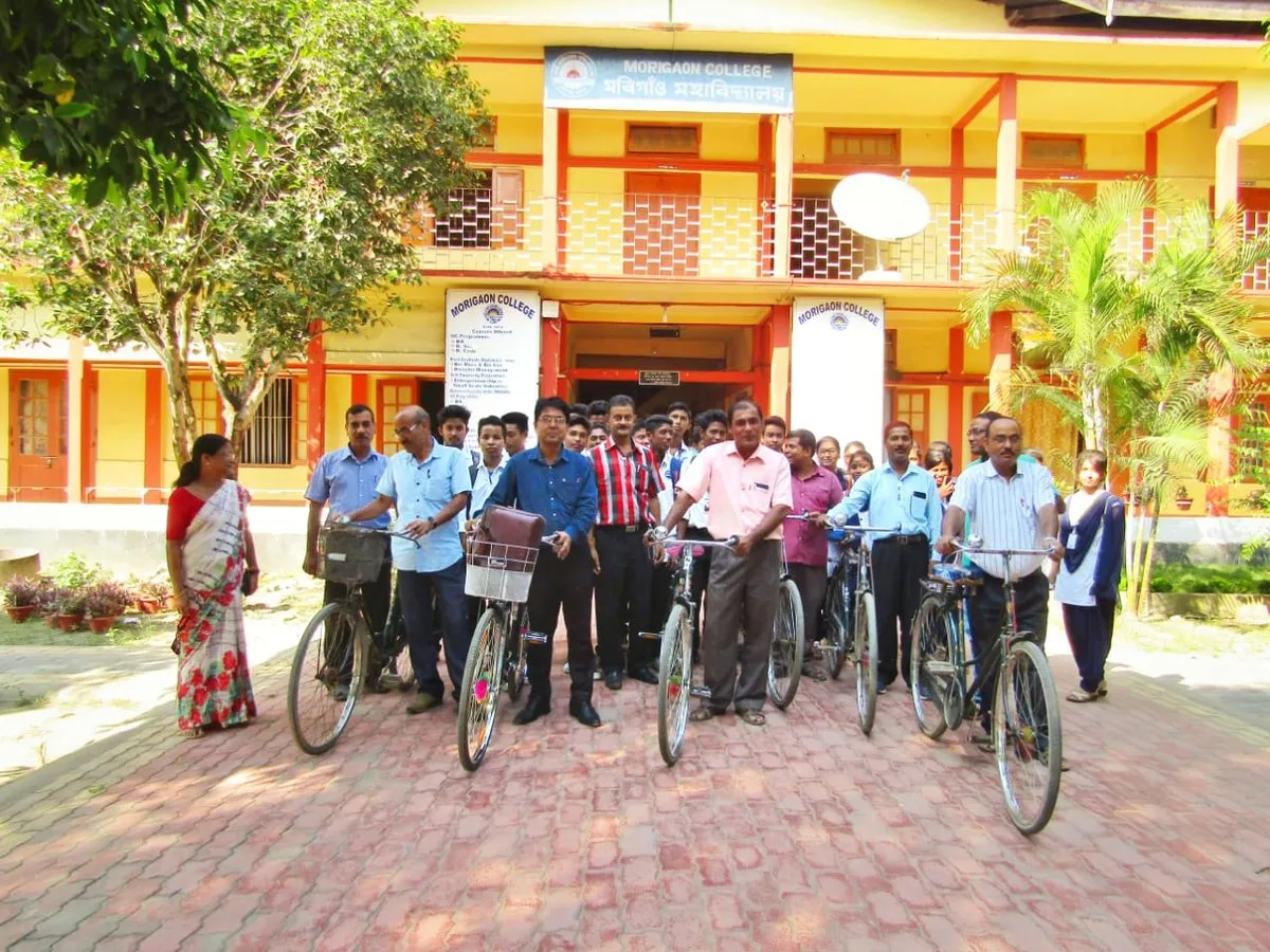 চাইকেল লৈ ২৭ অক্টোবৰত কলেজলৈ অহা শিক্ষক-কৰ্মচাৰী  