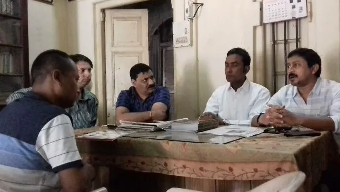 মহাৰাণা ক্লাৱৰ বৰ্তমানৰ কৰ্মকৰ্তাসকলৰ সৈতে।  