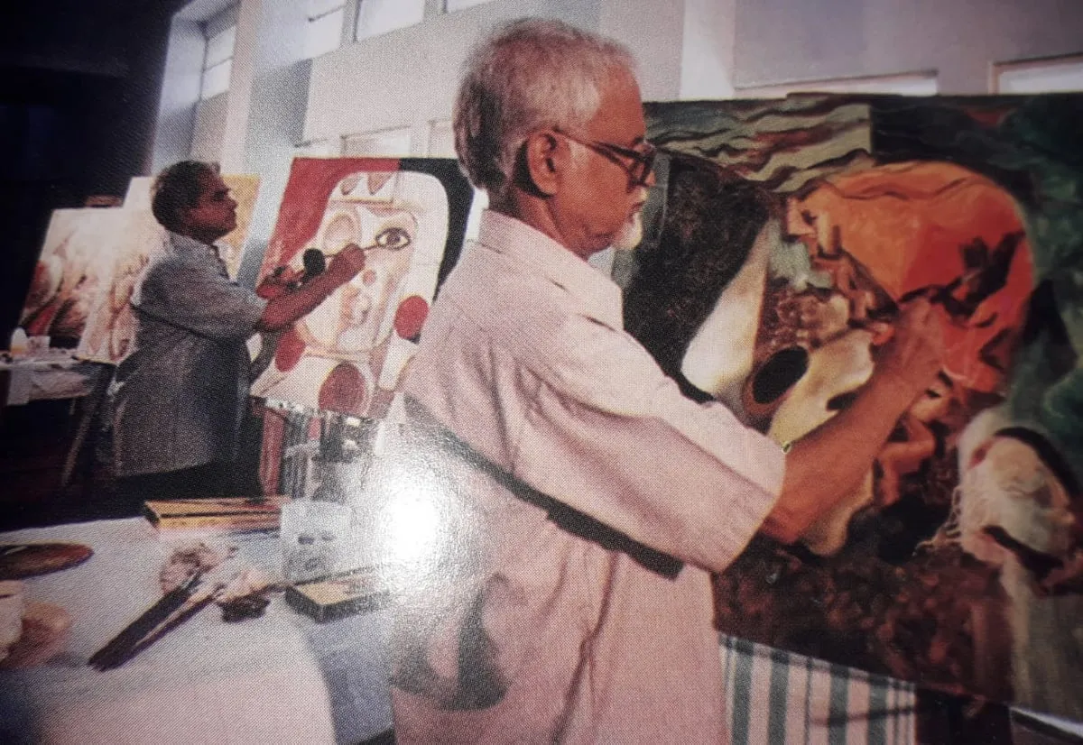 সৃষ্টিত মগ্ন নীলপবন বৰুৱা।  