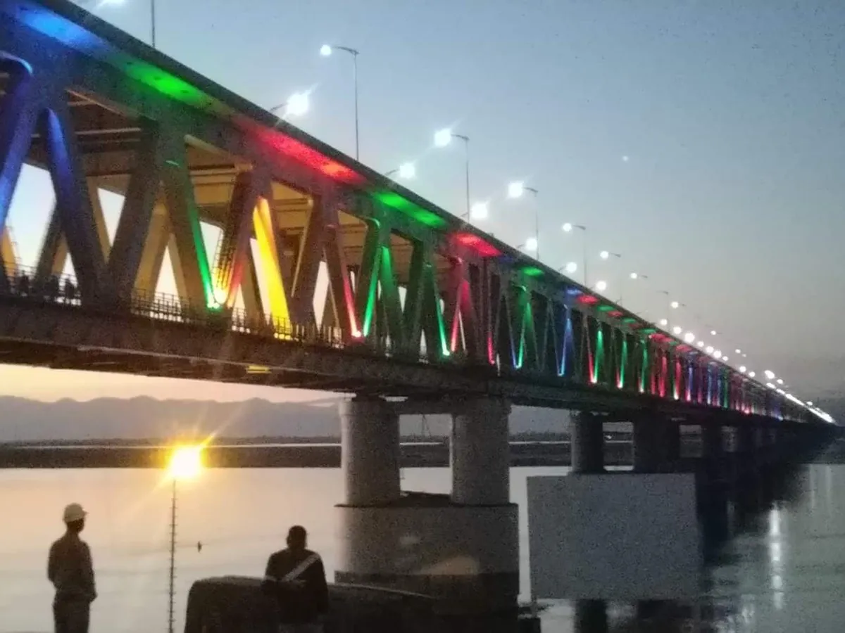 উদ্বোধনৰ পূৰ্বে আলোকসজ্জাৰে সজ্জিত বগীবিল দলং।  