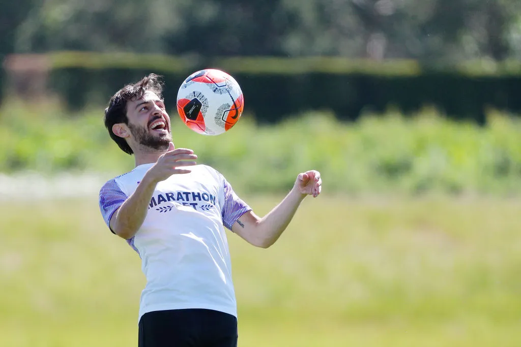 Bernardo Silva of Manchester City controls the ball during the training session at Manchester City Football Academy on June 01, 2020 in Manchester, England. Photo by Matt McNulty - Manchester City/Manchester City FC via Getty Images