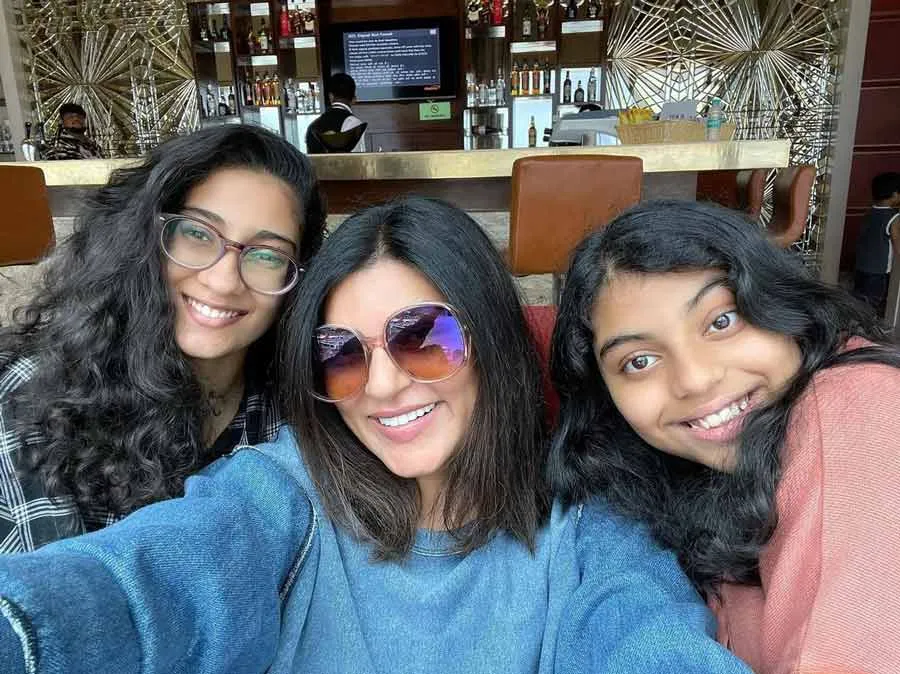 Sushmita Sen and her Daughters