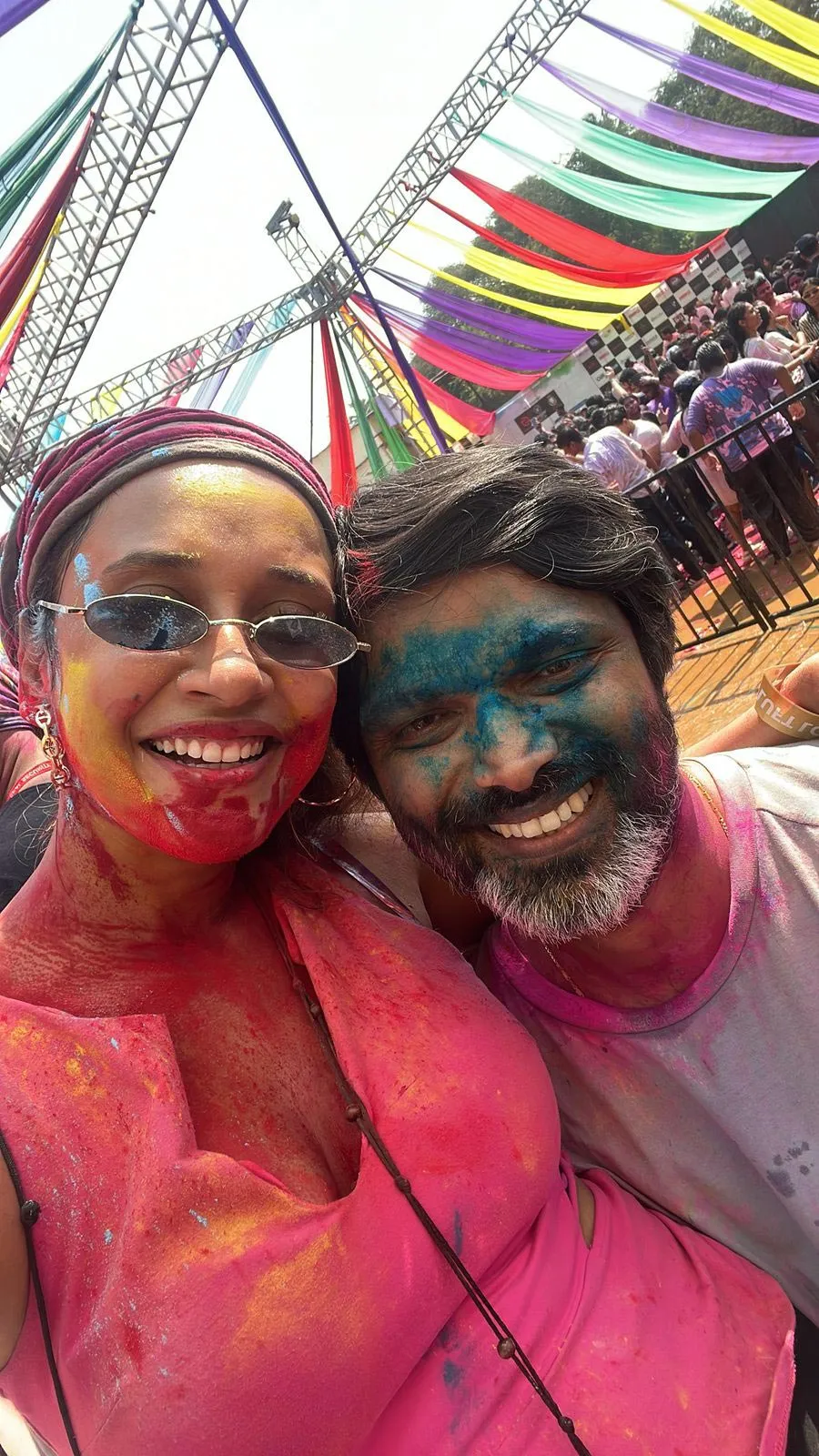 Anand-Mishra-with-wife
