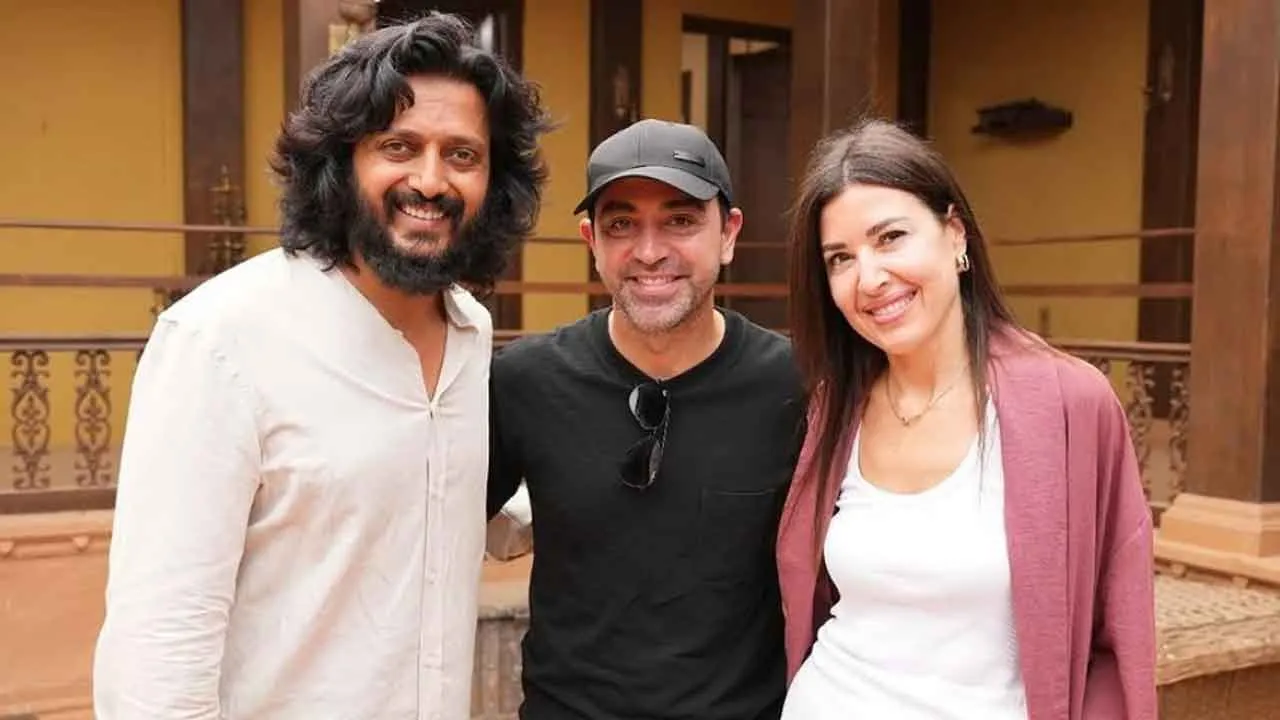 Barcelona legend Xavi visits Riteish Deshmukh on the sets of his directorial - Raja Shivaji
