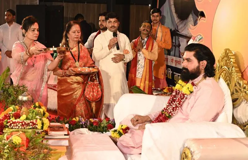 Smita Thackeray & Shri tulsi Ji Maharaj