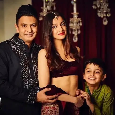 divya-khosla family.jpg