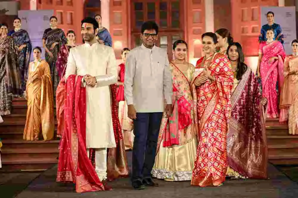 Sandip Soparrkar Dazzles in Banarsi Collection Showcase (10).JPG