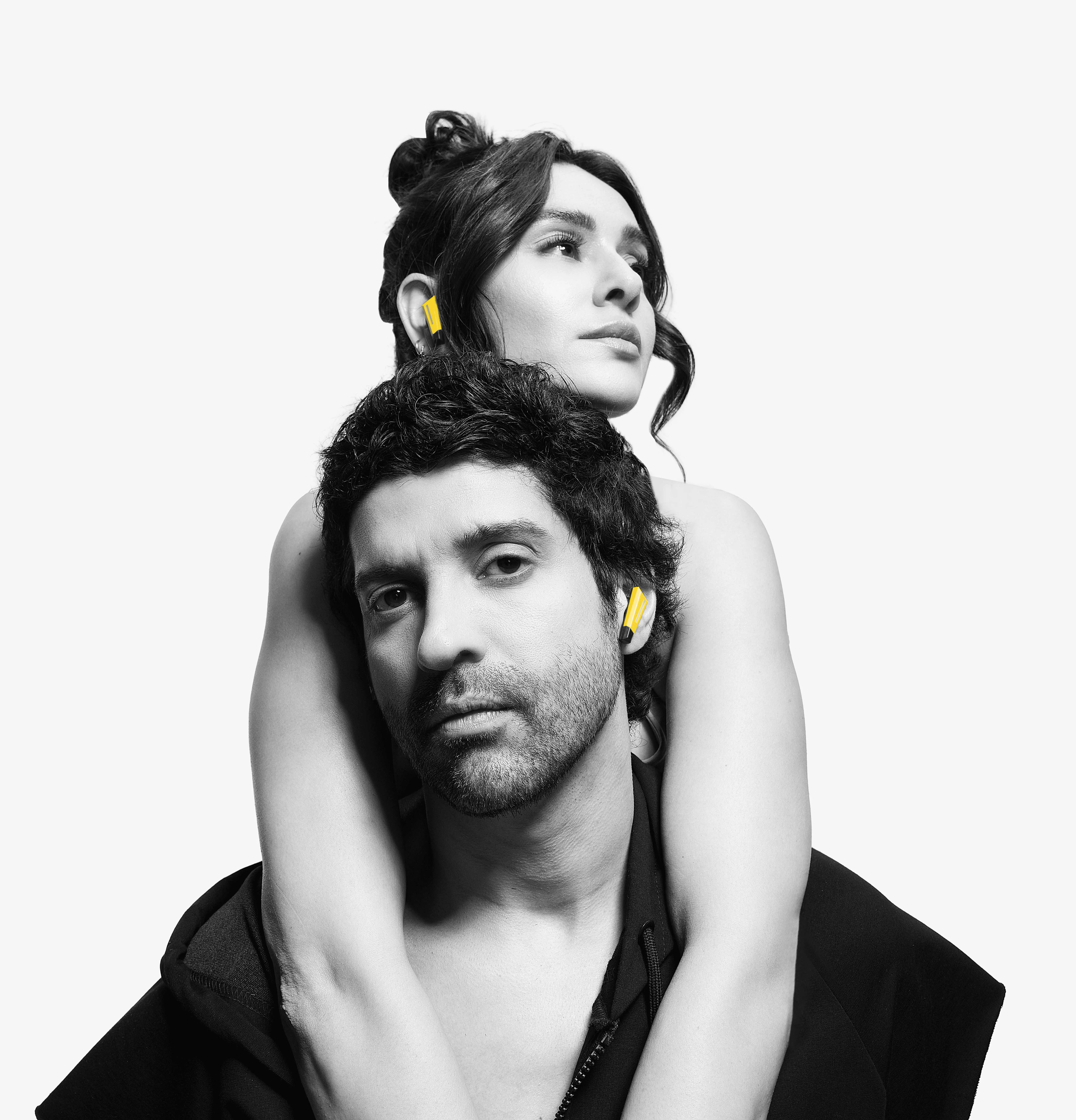 Farhan-Akhtar-and-Shibani-Akhtar-3.jpg