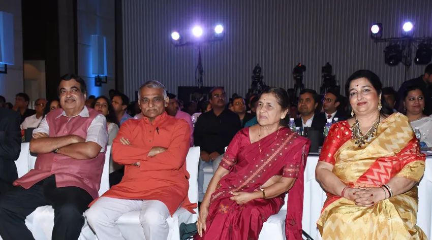 Nitin Gadkari - Prakash Baba Amte, Mandakini Amte and Padmashri Dr.Anuradha Paudwal