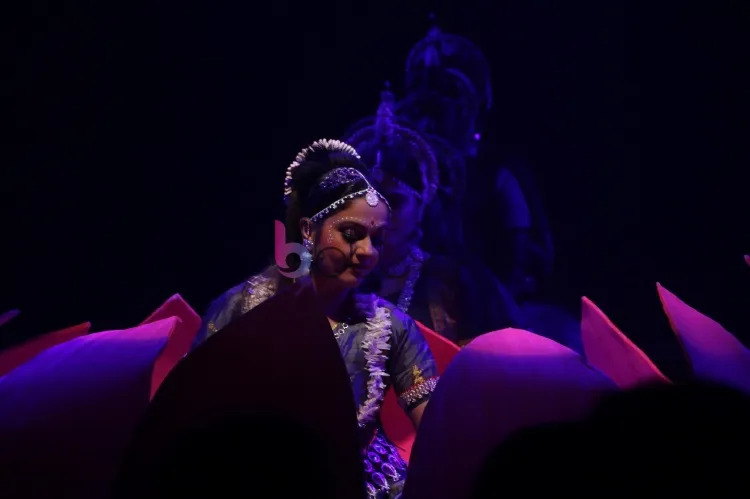 Actor-Danseuse Gracy Singh performs at ISKCON