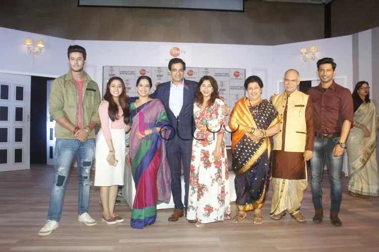 Shagun Pandey,Reem Shaikh,Poora Gokhale, Pankaj Vishnu,Amrapali Gupta,Savita Prabhune and Sehban Azim 