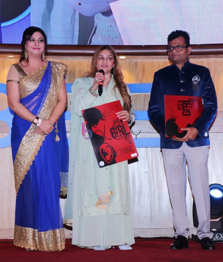 Gurpreet Kaur Chadha and Dr.Aneel Kashi Murarka with ShoorVeer awardee Insia Dariwala 