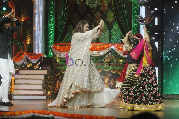 Huma Qureshi shaing a leg on Naagin Dance Nachna with Tamanna Dipak, Zoya Shah and Snigdha Deshmukh 