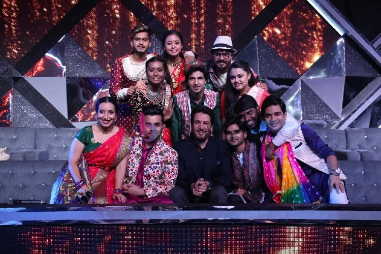 Indian Idol contestants with Gurdas Maan