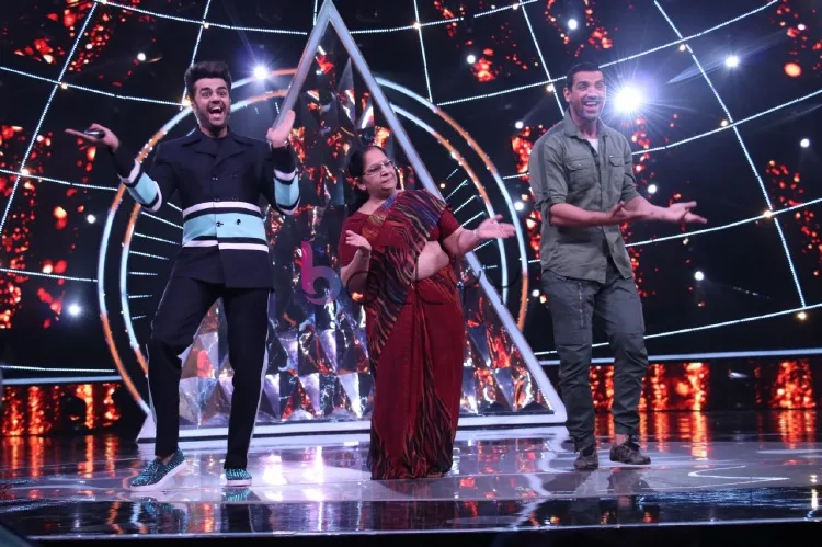 Maniesh Paul and John Abraham dancing with Dadi 