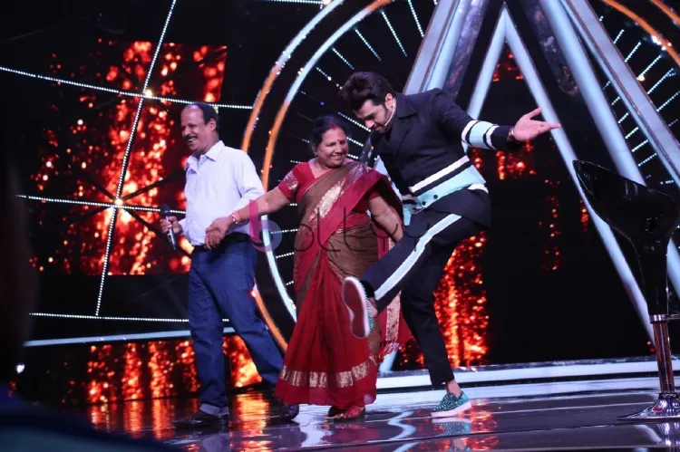 Maniesh Paul having a gala time with a contestant's family